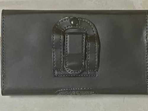 VALÓDI BŐR TELEFONTARTÓ TOK FÉM HARCSA MOTÍVUMMAL 3 MÉRETBEN 10x16 cm  
