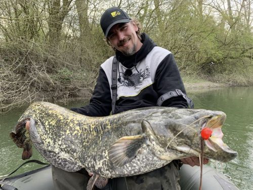 Black Cat Fire-Ball 1db 6/0 fekete 200g   