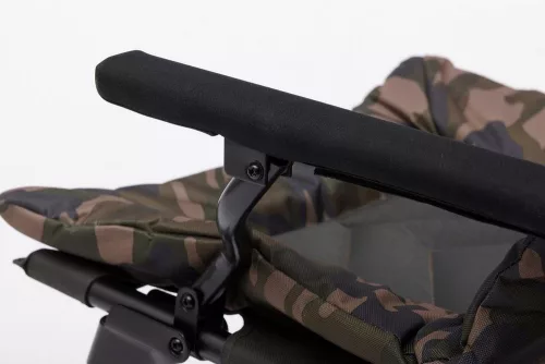 Prologic AVENGER COMFORT CAMO CHAIR W/ARM N COVER
